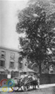 TH\CT\PI\AD\Ainsworth_Friends_VI_236_th.jpg; 7119; ;